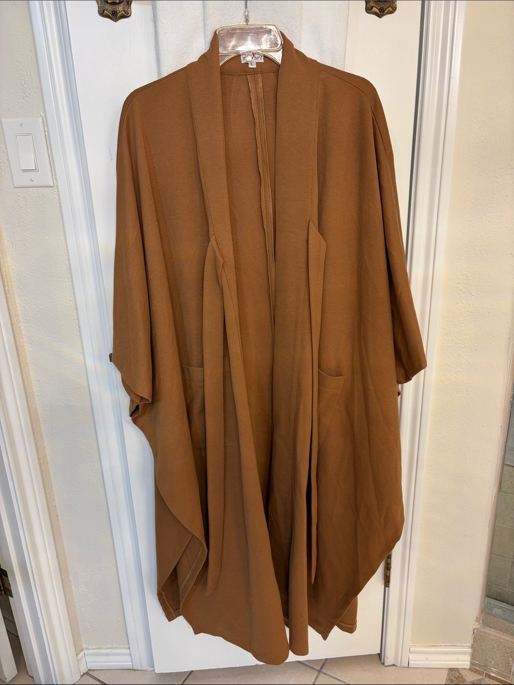 REVERT Heart Camel Brown Maxi Open Sides Cape 2 Front Pockets 2 Bands Size Large